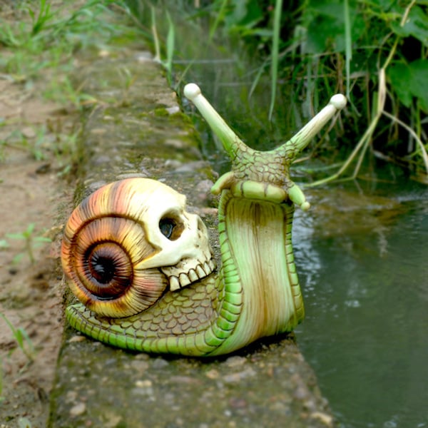 🎃 Snail Skull Sculpture Gothic Decoration