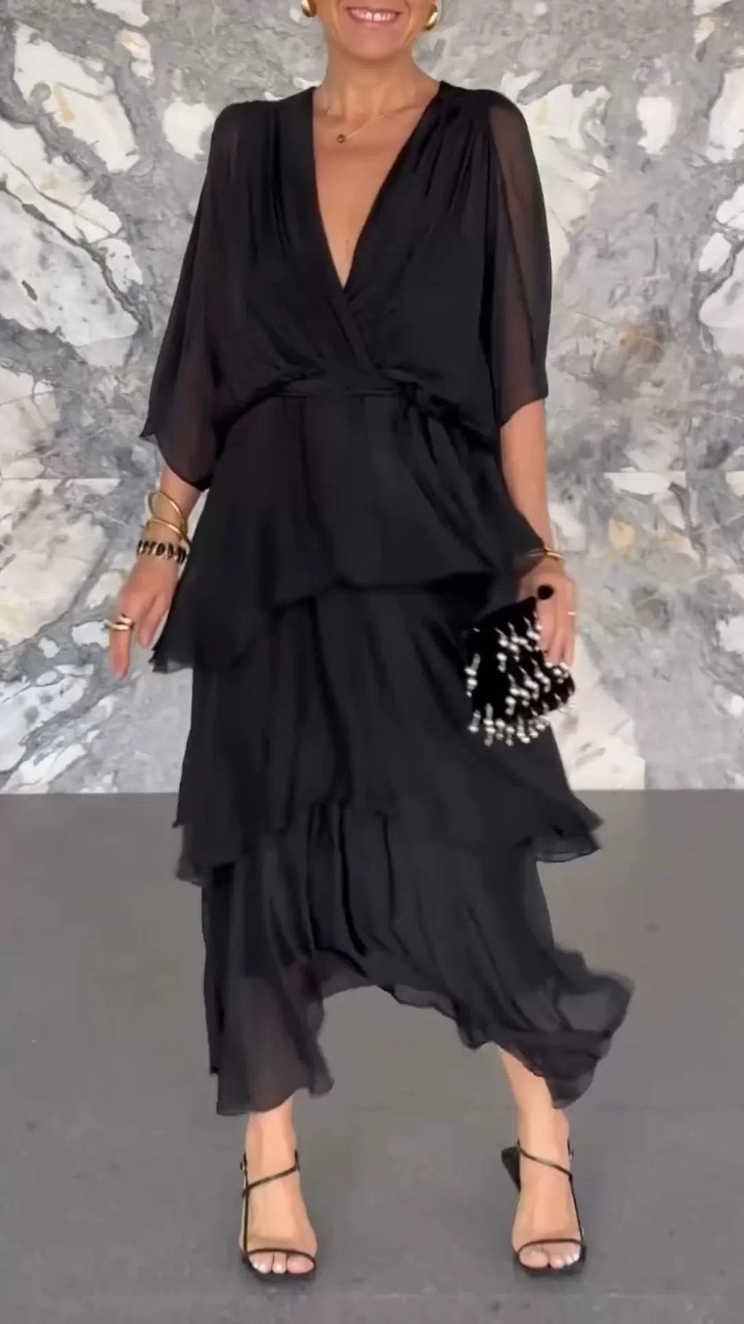 ๐ Elegant layered dress with V-neckline, wrap around waist and tie