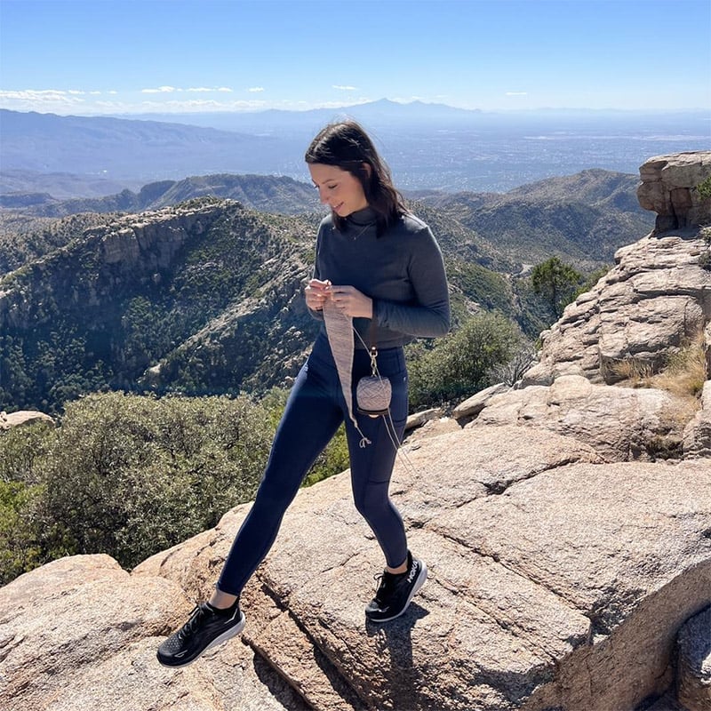 💐Portable Wrist Yarn Holder, Travel Wrist Hanging Yarn Dispenser, Gift for Crocheter