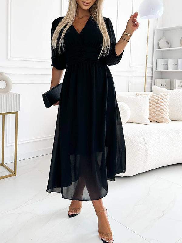 V-neck dress with medium sleeves