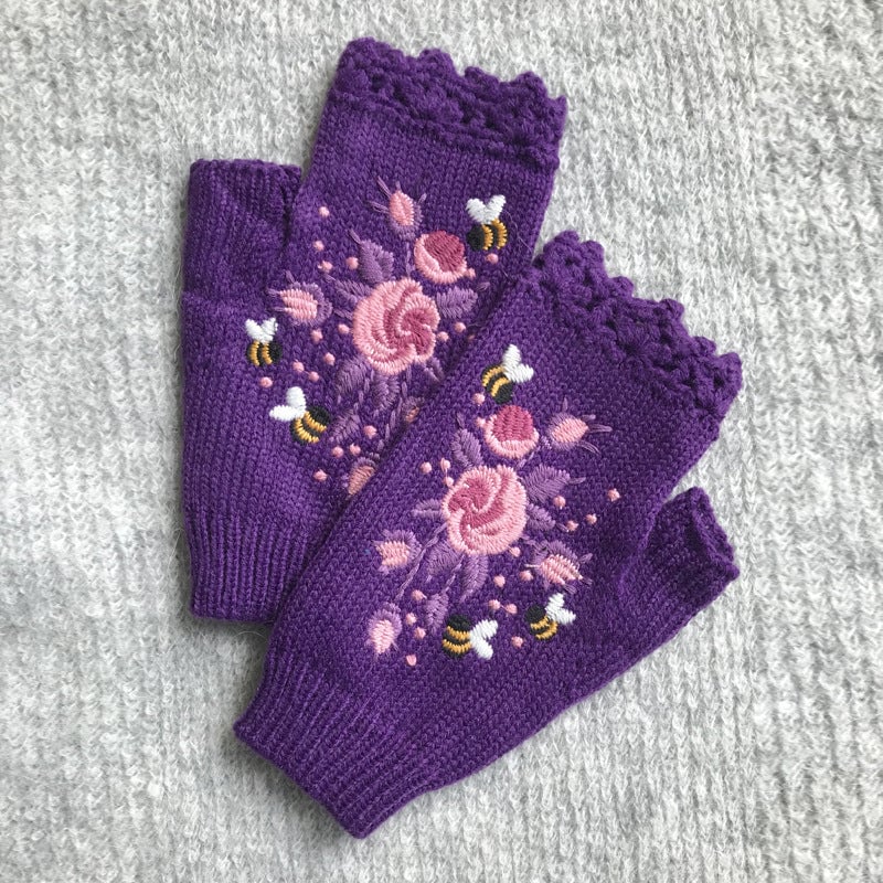 🌸Hand Embroidered Gloves
