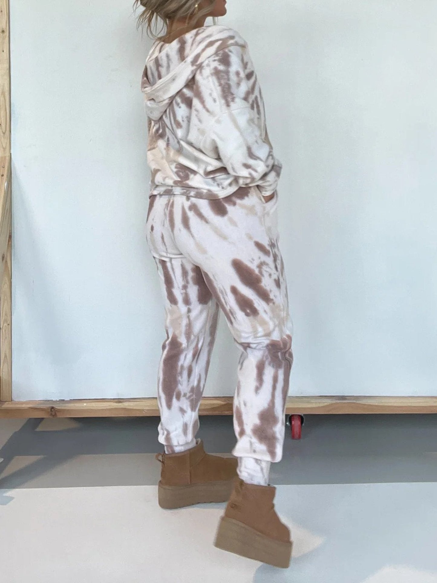 TIE DYE HOODIE AND SWEATPANTS SET
