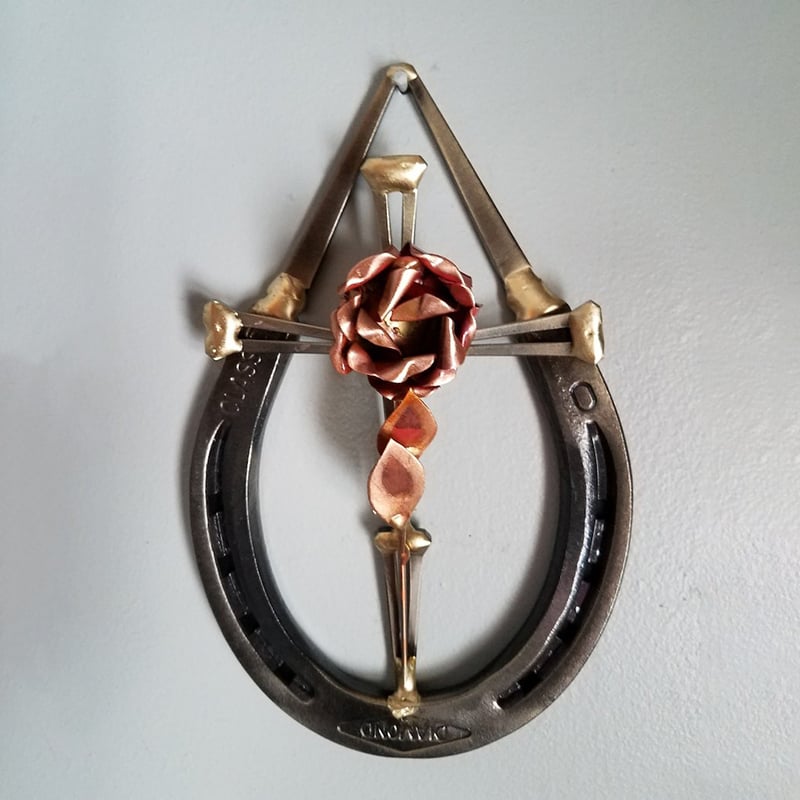 ✨Horseshoe Nail Cross Wall Decoration