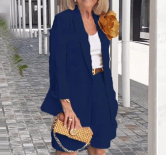 🔥Two-piece set with three-dimensional floral top, blazer and shorts.