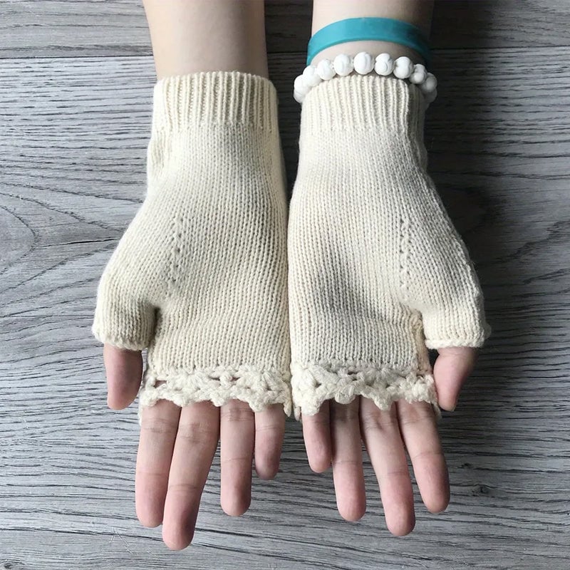 🌸Hand Embroidered Gloves