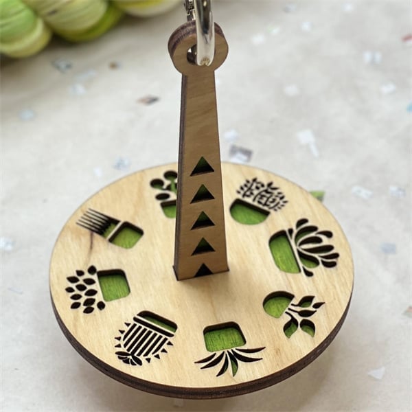 💐Portable Wrist Yarn Holder, Travel Wrist Hanging Yarn Dispenser, Gift for Crocheter