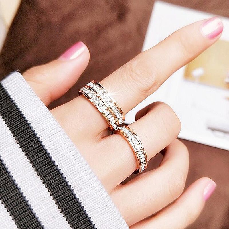 🎄Light Luxury Niche Titanium Steel Zircon Ring