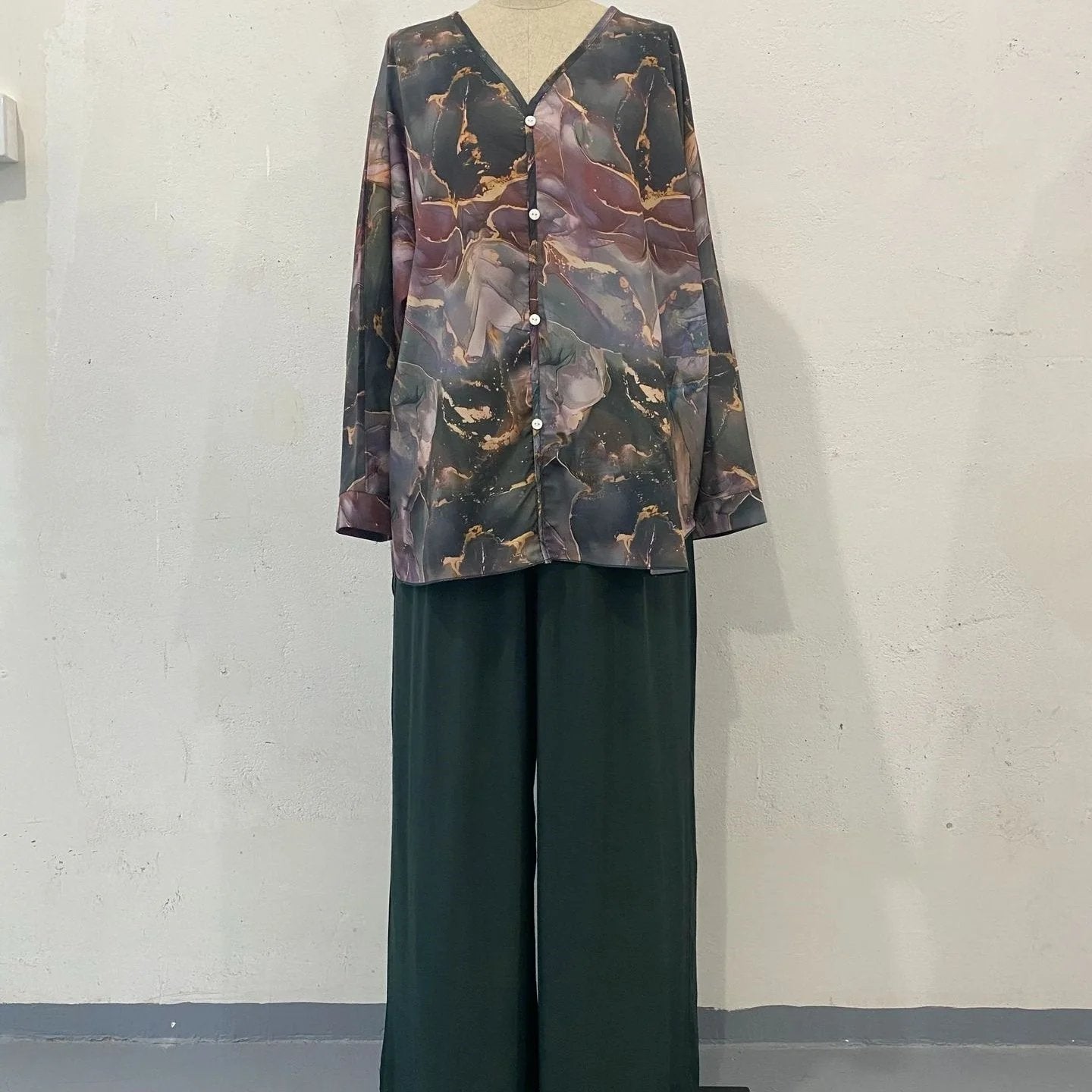 ✨Casual V-neck Printed Three Piece Suit