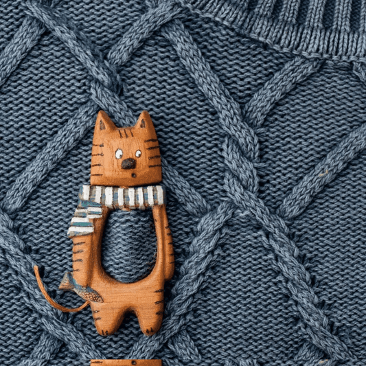 🔥Brooch pin with wooden animal pattern (sweater clip)