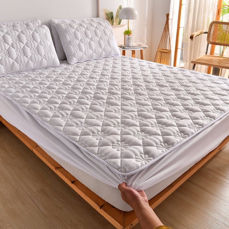 🎁Hot Sale!! 50% OFF-Sale🔥Latest Breathable Silky Mattress Cover